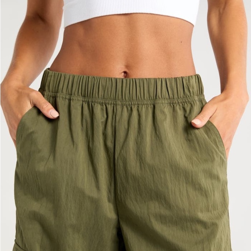 Zella Boundless Parachute Utility Olive Green Pant Size M - Picture 3 of 3